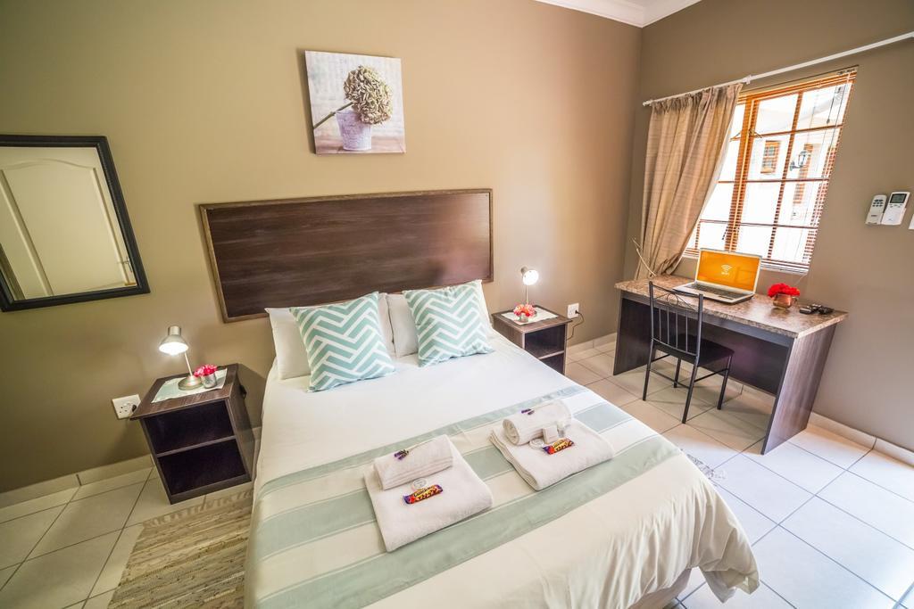 Beryl1 Guest House Klerksdorp Exterior foto